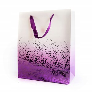 TOREBKA NA PREZENTY PAPIEROWA 26x32CM RÓŻNE WZORY
